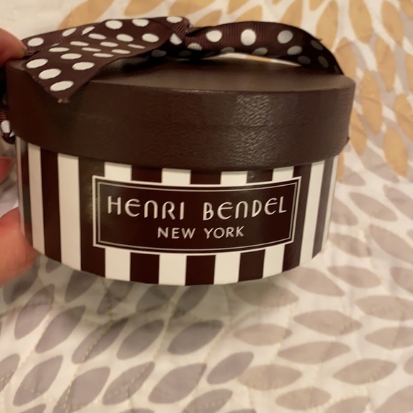 Henry Bendel Collectors Gift Box - Picture 3 of 7